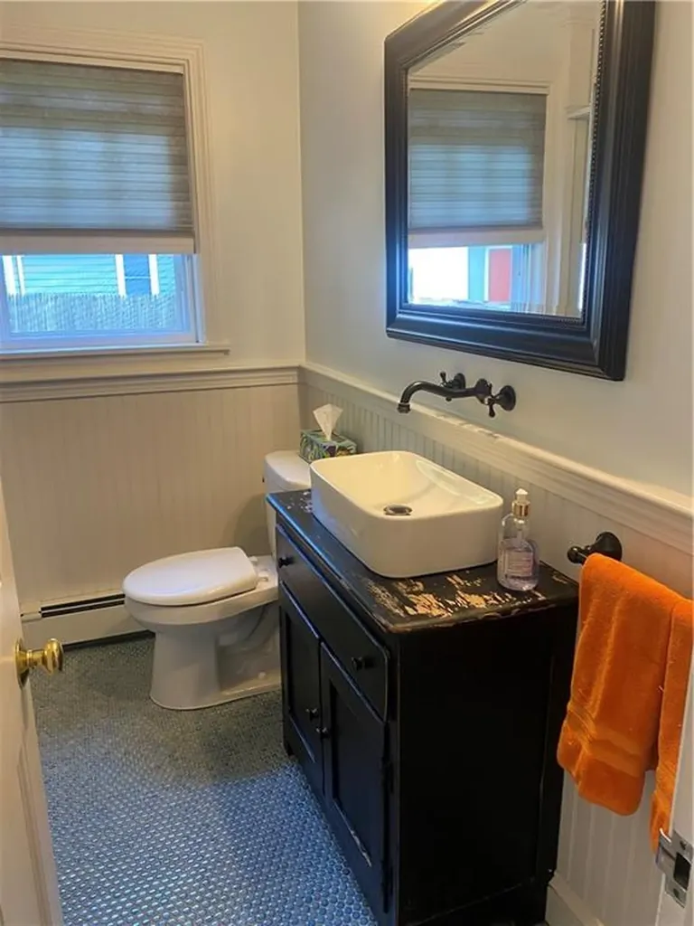 8 Salisbury Road Barrington RI 02806