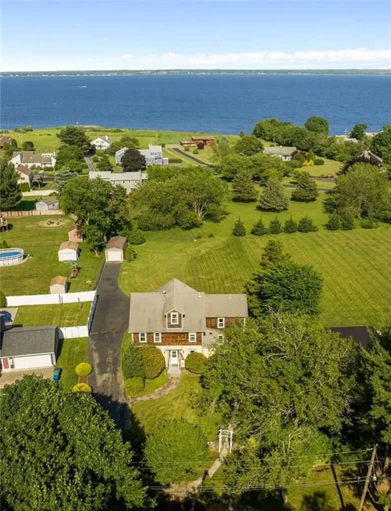 20 Lighthouse Lane Warwick RI 02889
