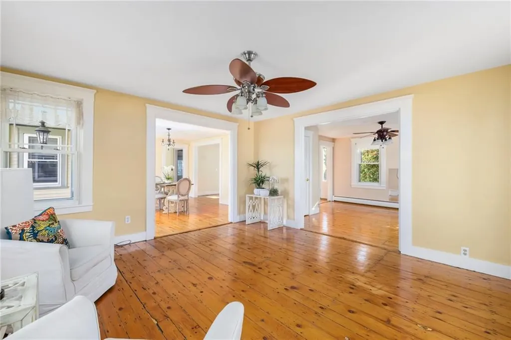 20 Lighthouse Lane Warwick RI 02889