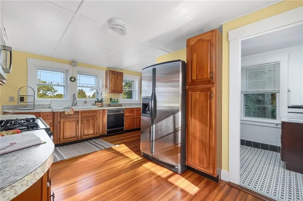 20 Lighthouse Lane Warwick RI 02889