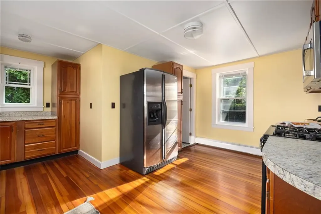 20 Lighthouse Lane Warwick RI 02889