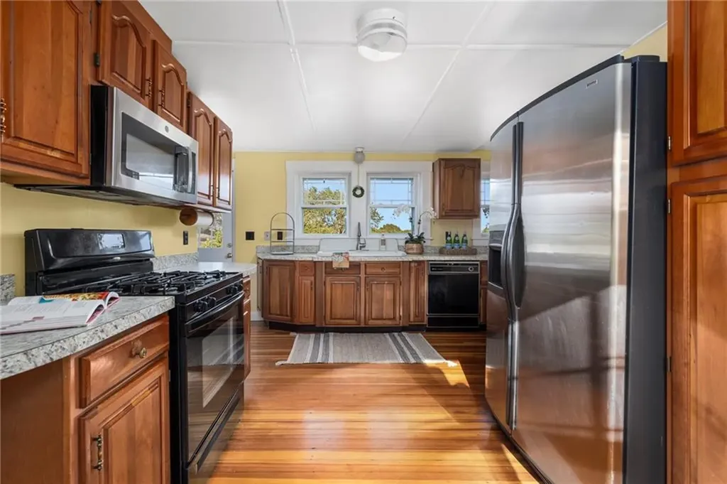 20 Lighthouse Lane Warwick RI 02889