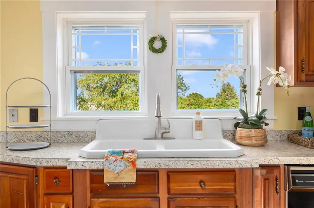 20 Lighthouse Lane Warwick RI 02889