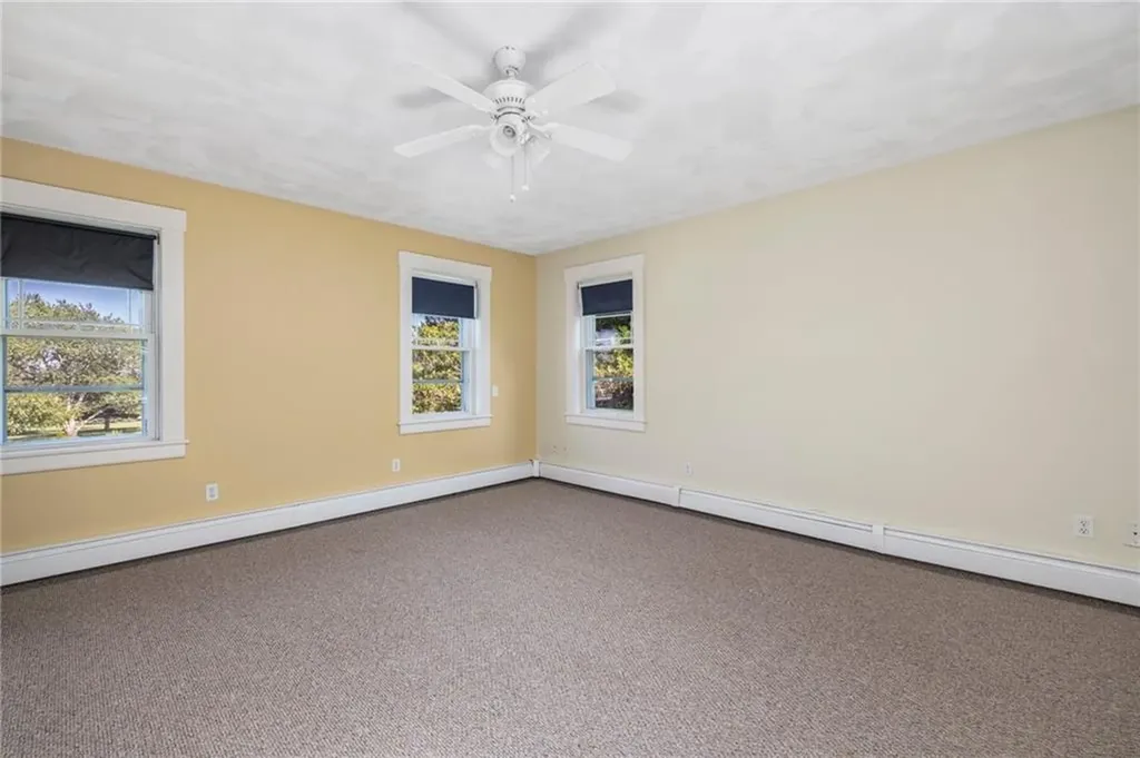 20 Lighthouse Lane Warwick RI 02889