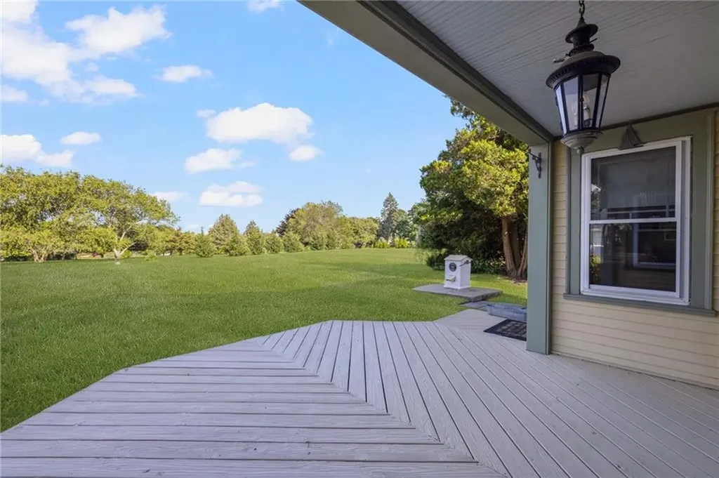 20 Lighthouse Lane Warwick RI 02889