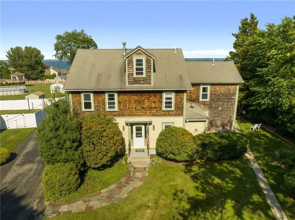 20 Lighthouse Lane Warwick RI 02889