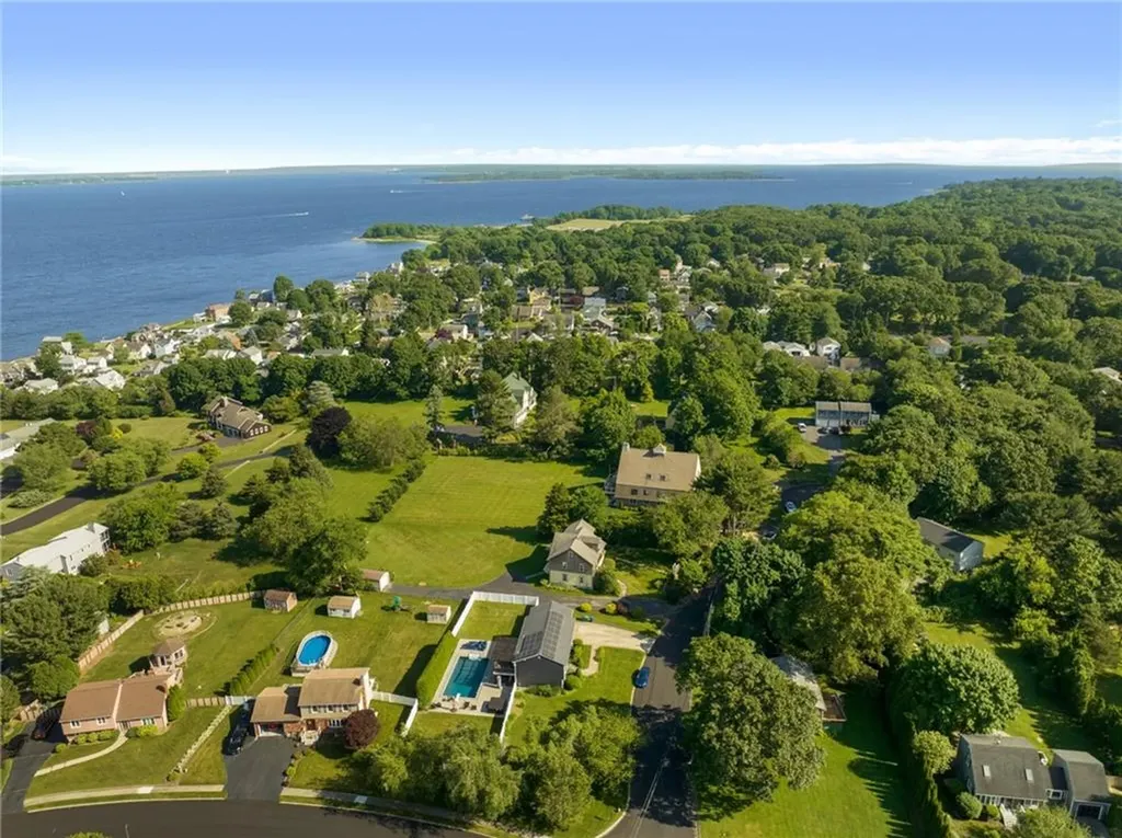 20 Lighthouse Lane Warwick RI 02889