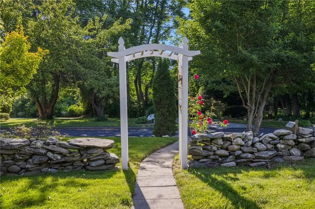 20 Lighthouse Lane Warwick RI 02889