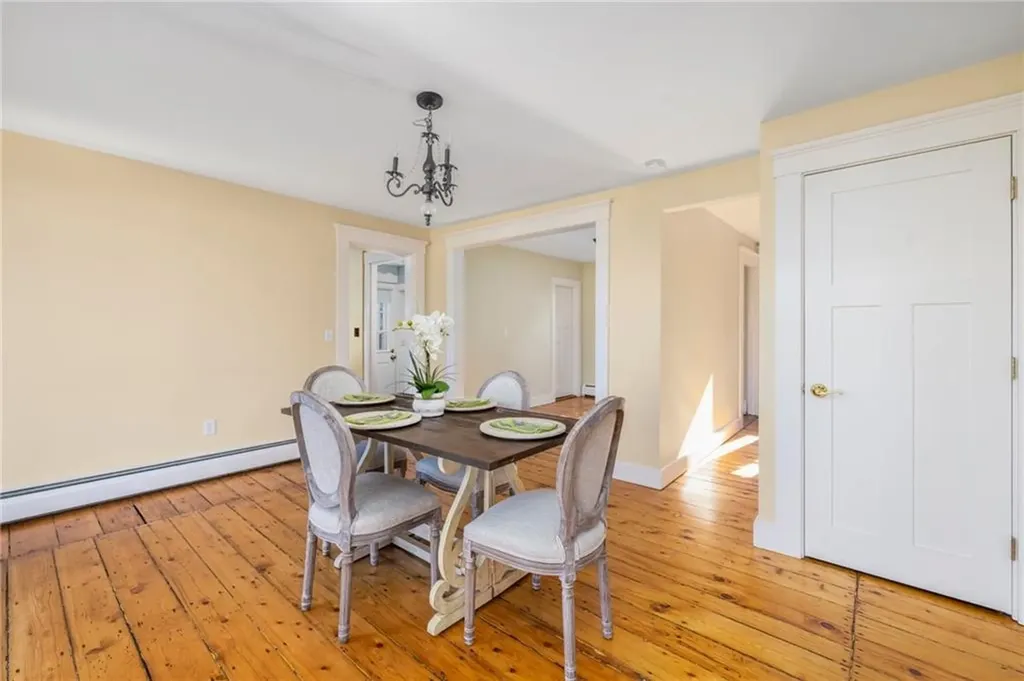 20 Lighthouse Lane Warwick RI 02889