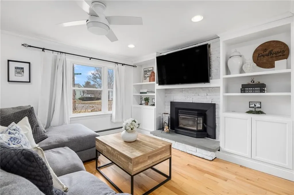 160 Long View Drive Warwick RI 02886