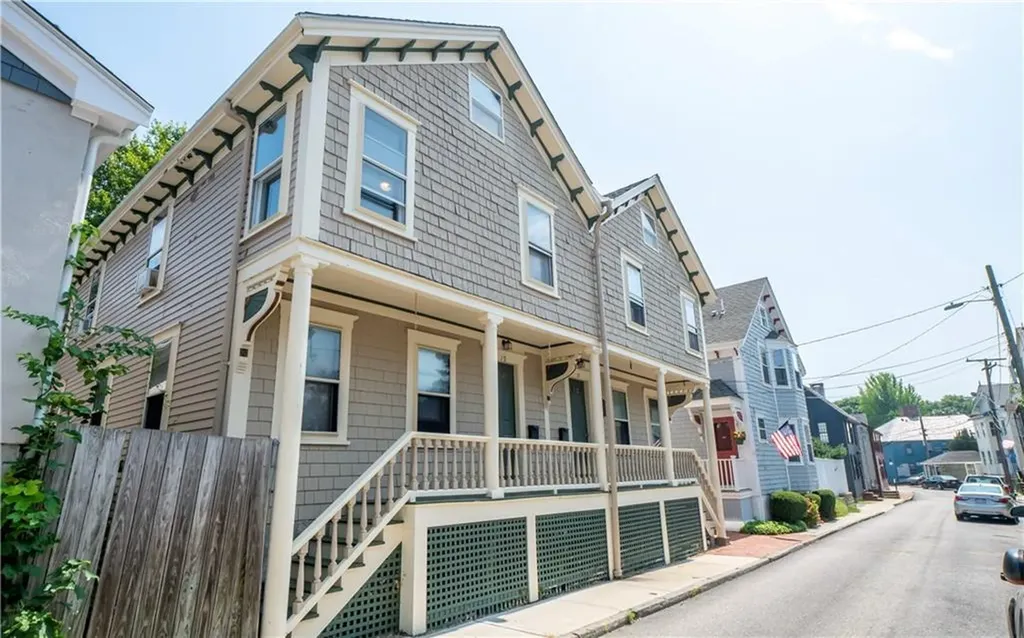 19 Cross Street Newport RI 02840