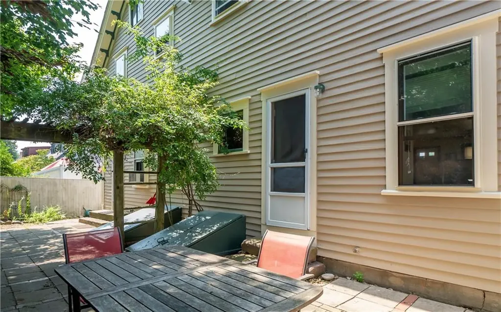19 Cross Street Newport RI 02840