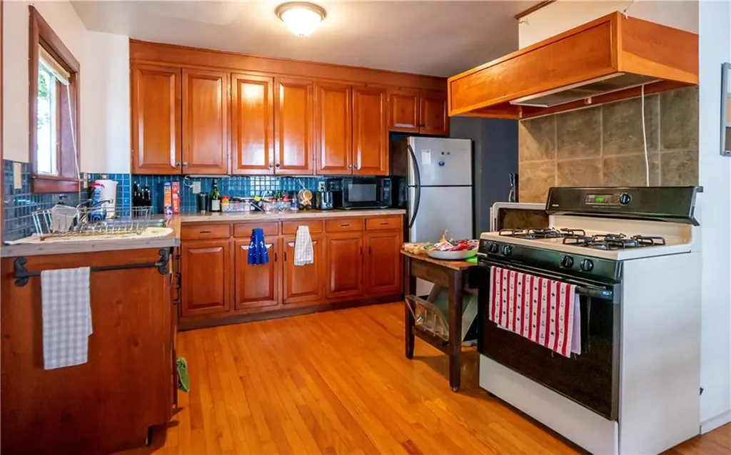 19 Cross Street Newport RI 02840