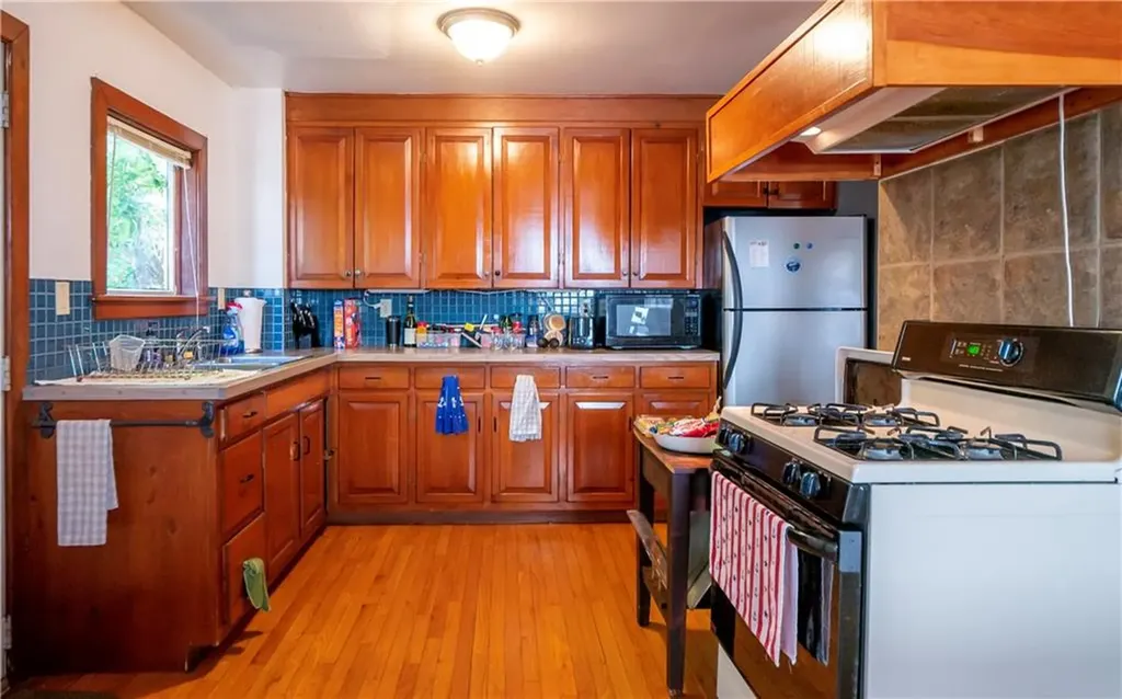 19 Cross Street Newport RI 02840