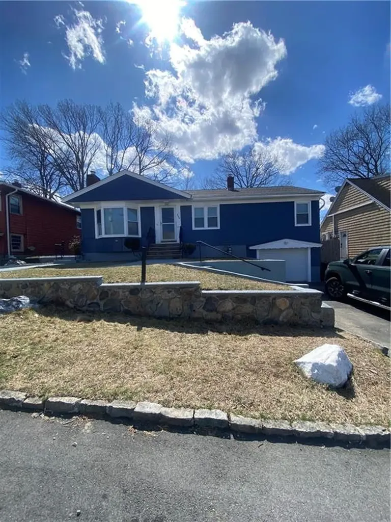 224 Hazelton Street Cranston RI 02920