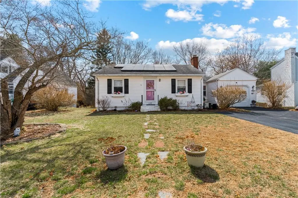 137 Kiwanee Road Warwick RI 02888
