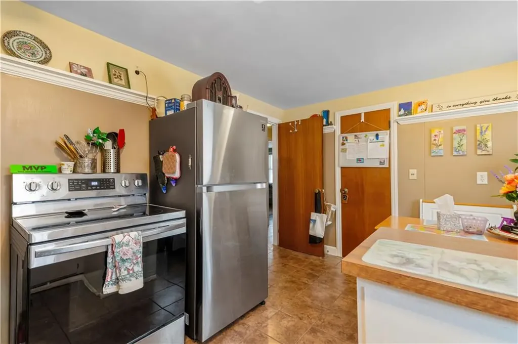137 Kiwanee Road Warwick RI 02888
