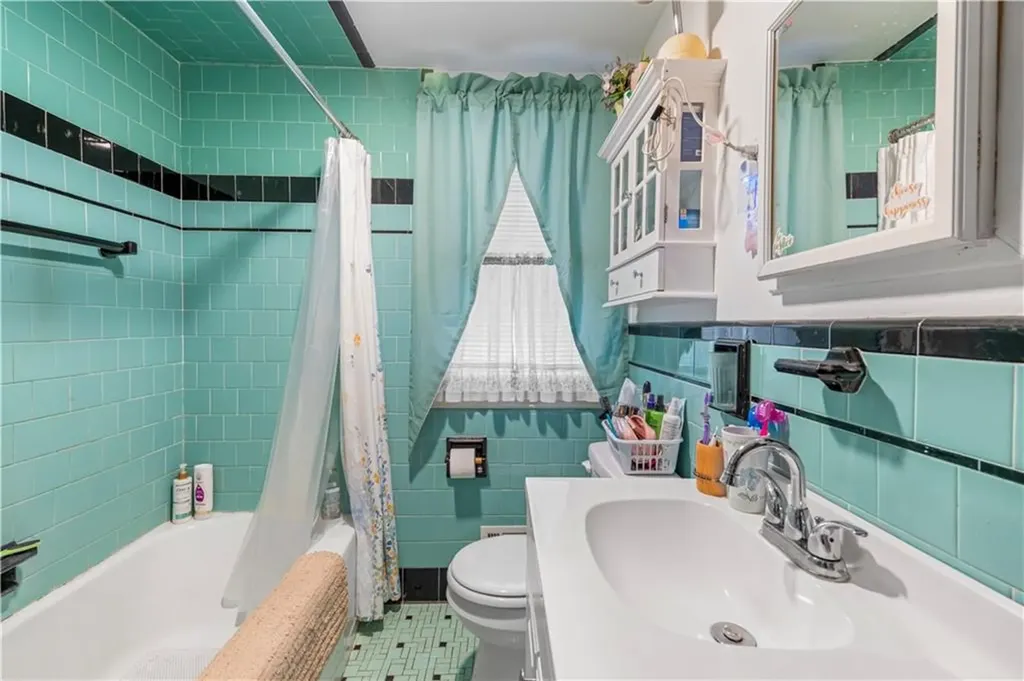 137 Kiwanee Road Warwick RI 02888