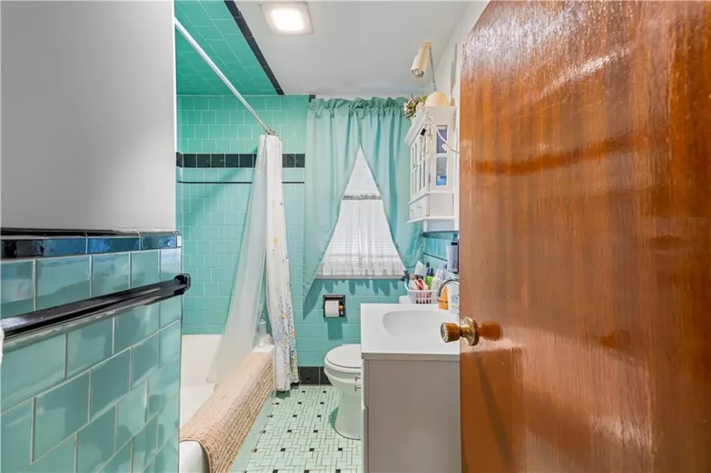 137 Kiwanee Road Warwick RI 02888
