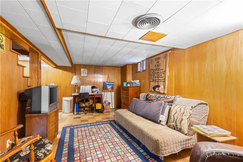 137 Kiwanee Road Warwick RI 02888