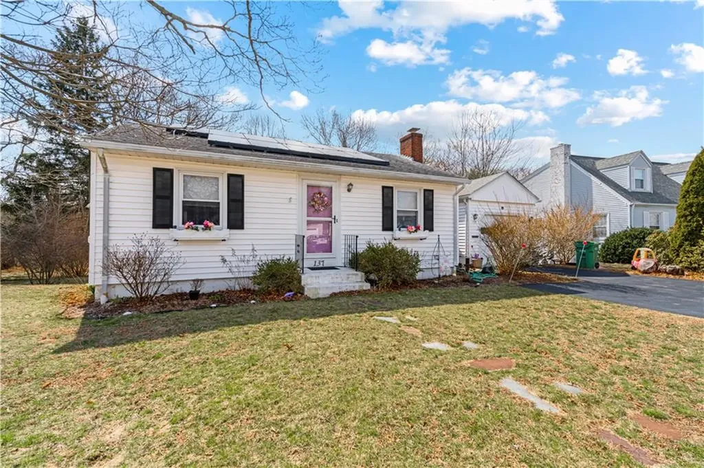 137 Kiwanee Road Warwick RI 02888