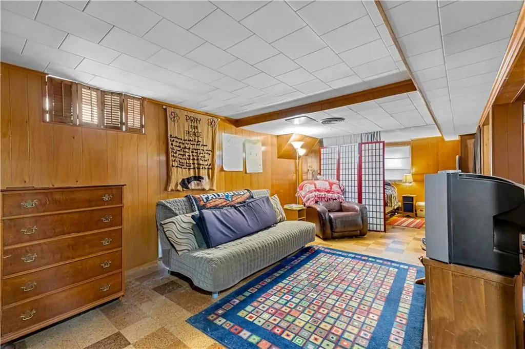 137 Kiwanee Road Warwick RI 02888