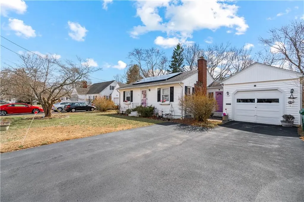 137 Kiwanee Road Warwick RI 02888