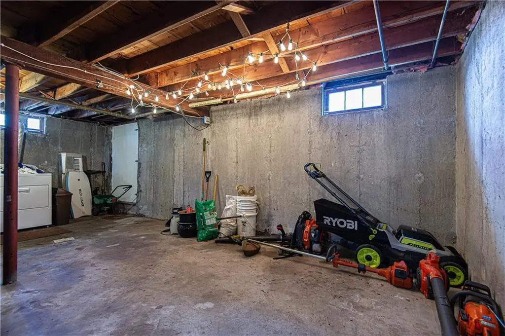 84 Worcester Avenue East Providence RI 02915