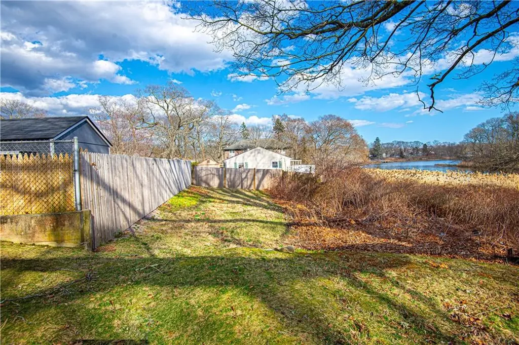 84 Worcester Avenue East Providence RI 02915