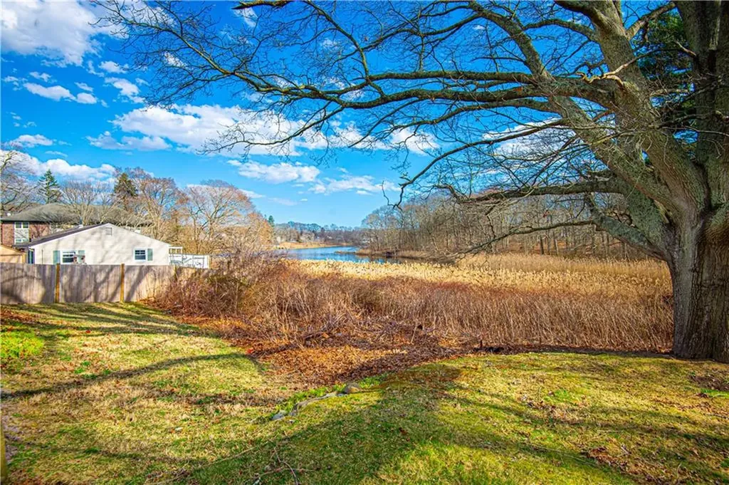 84 Worcester Avenue East Providence RI 02915