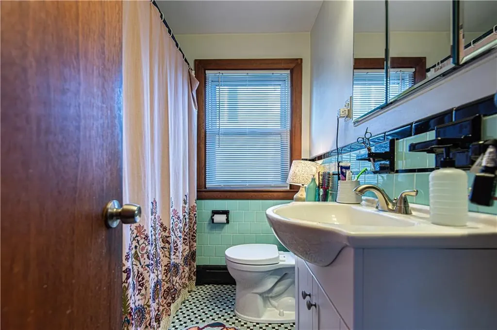 84 Worcester Avenue East Providence RI 02915