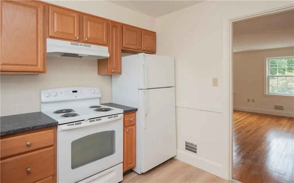 11 Village Lane Middletown RI 02842