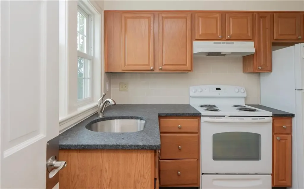 11 Village Lane Middletown RI 02842