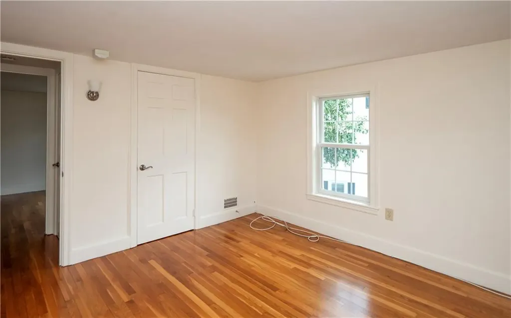 11 Village Lane Middletown RI 02842