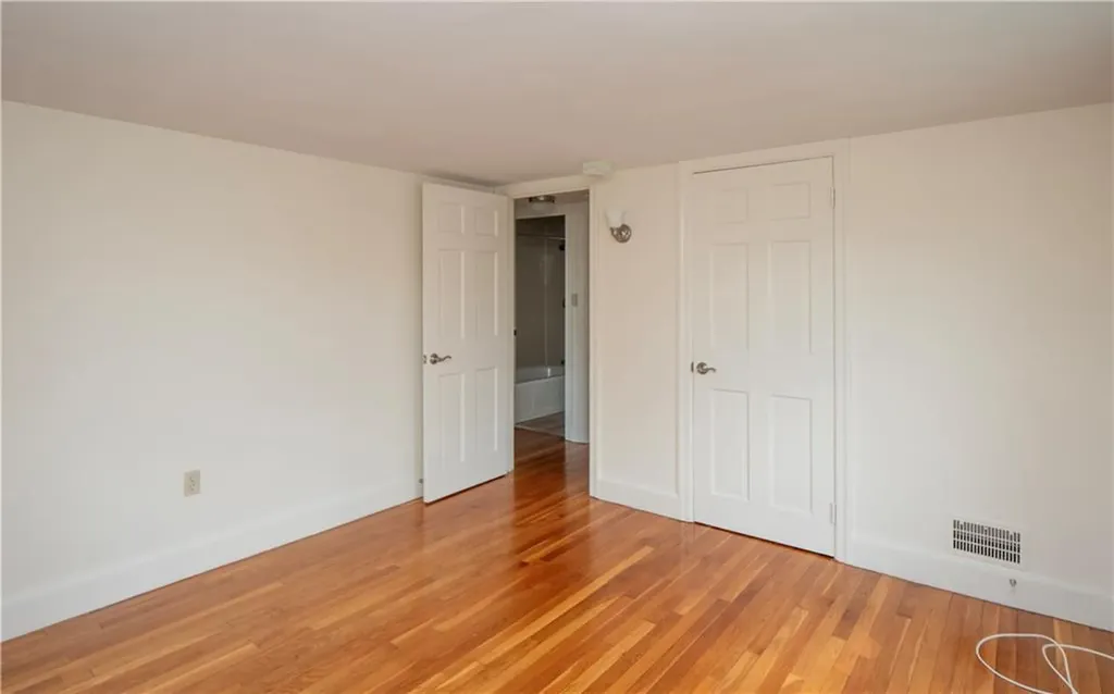 11 Village Lane Middletown RI 02842