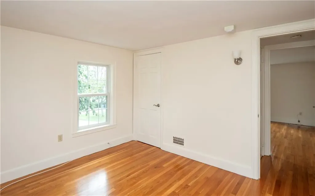 11 Village Lane Middletown RI 02842