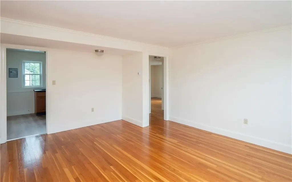 11 Village Lane Middletown RI 02842