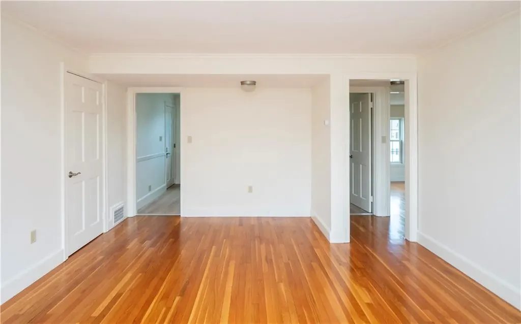 11 Village Lane Middletown RI 02842