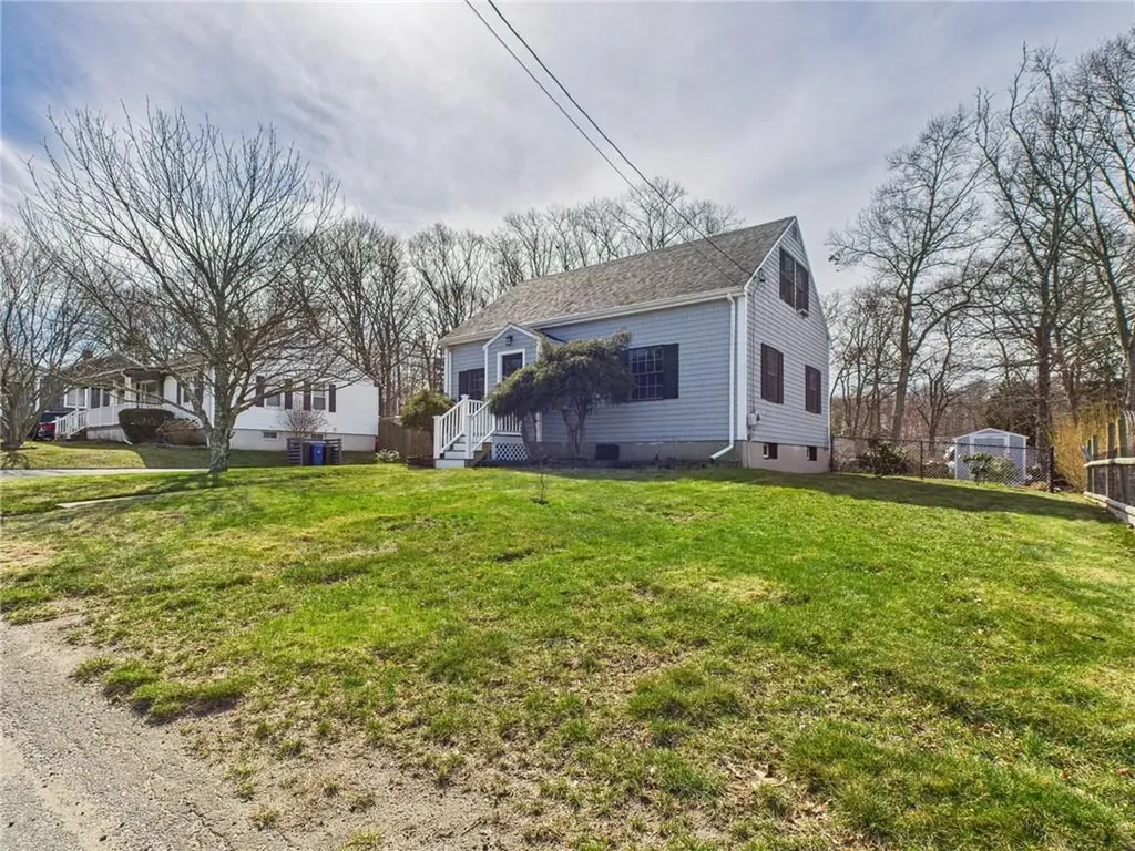 35 Hambly Road Tiverton RI 02878