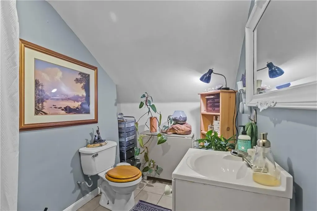 17 Boutwell Street Pawtucket RI 02860