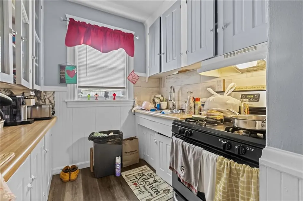 17 Boutwell Street Pawtucket RI 02860