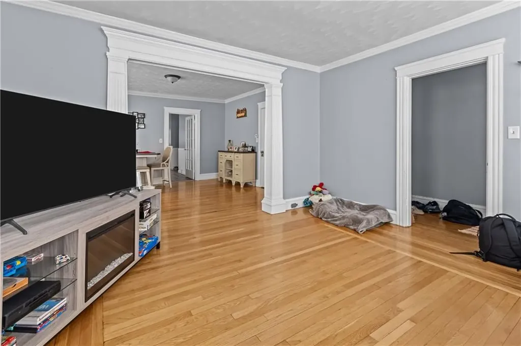 17 Boutwell Street Pawtucket RI 02860