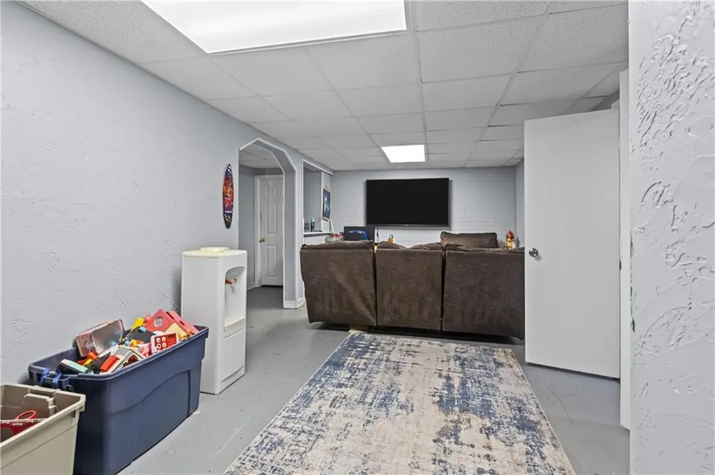 17 Boutwell Street Pawtucket RI 02860
