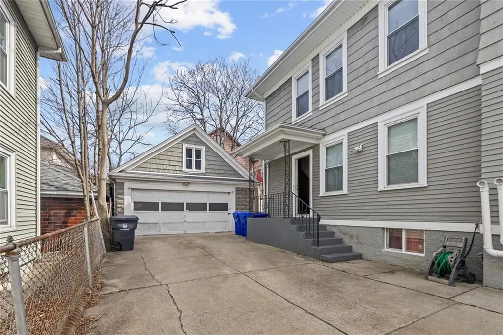 17 Boutwell Street Pawtucket RI 02860