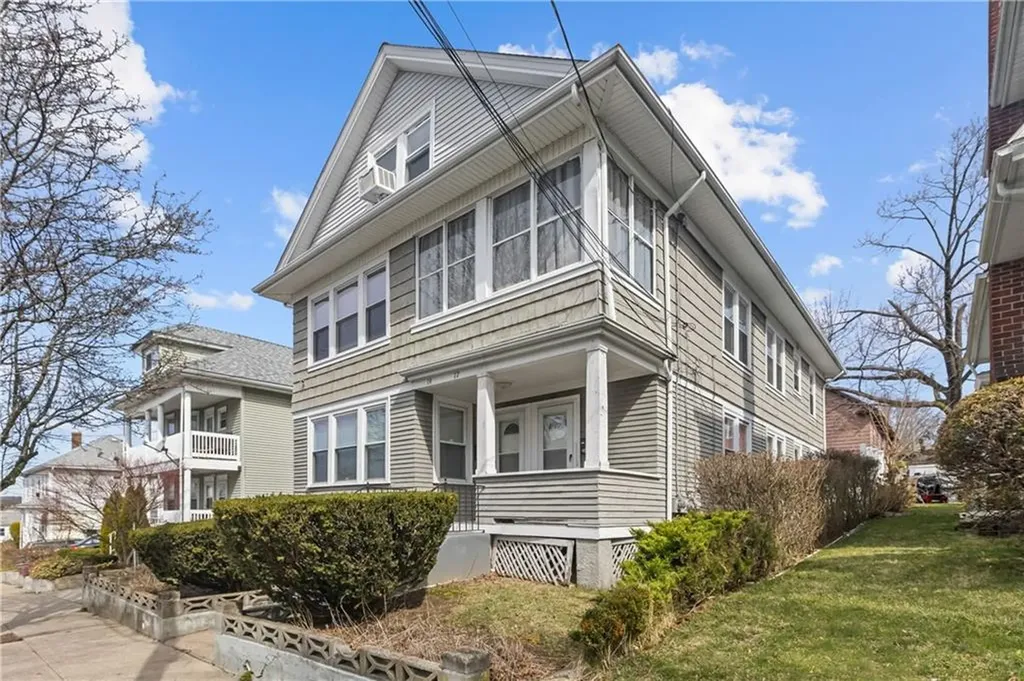 17 Boutwell Street Pawtucket RI 02860