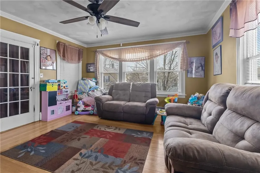 17 Boutwell Street Pawtucket RI 02860
