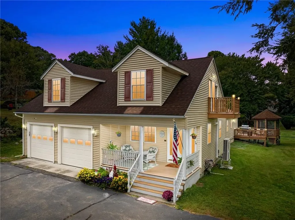 326 Simmonsville Avenue Johnston RI 02919