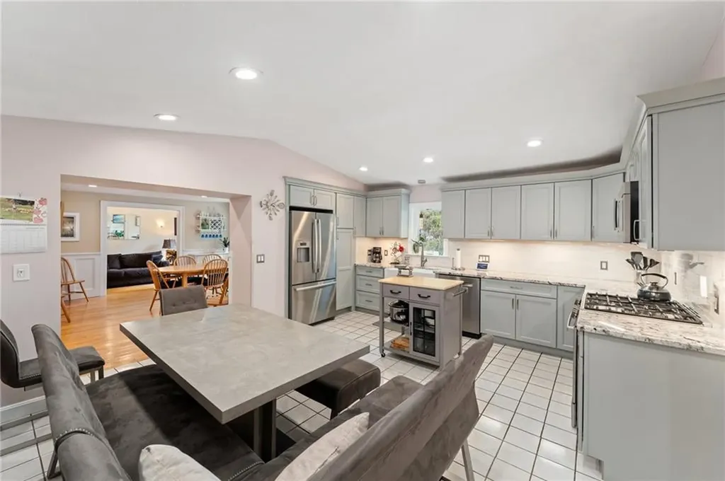 326 Simmonsville Avenue Johnston RI 02919