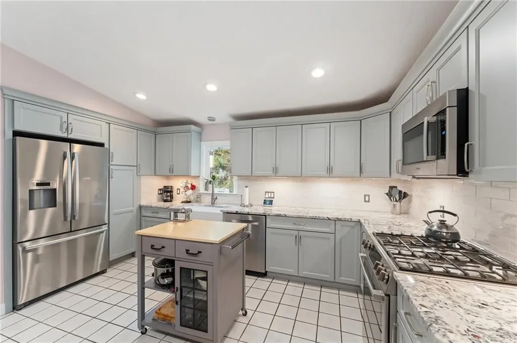 326 Simmonsville Avenue Johnston RI 02919