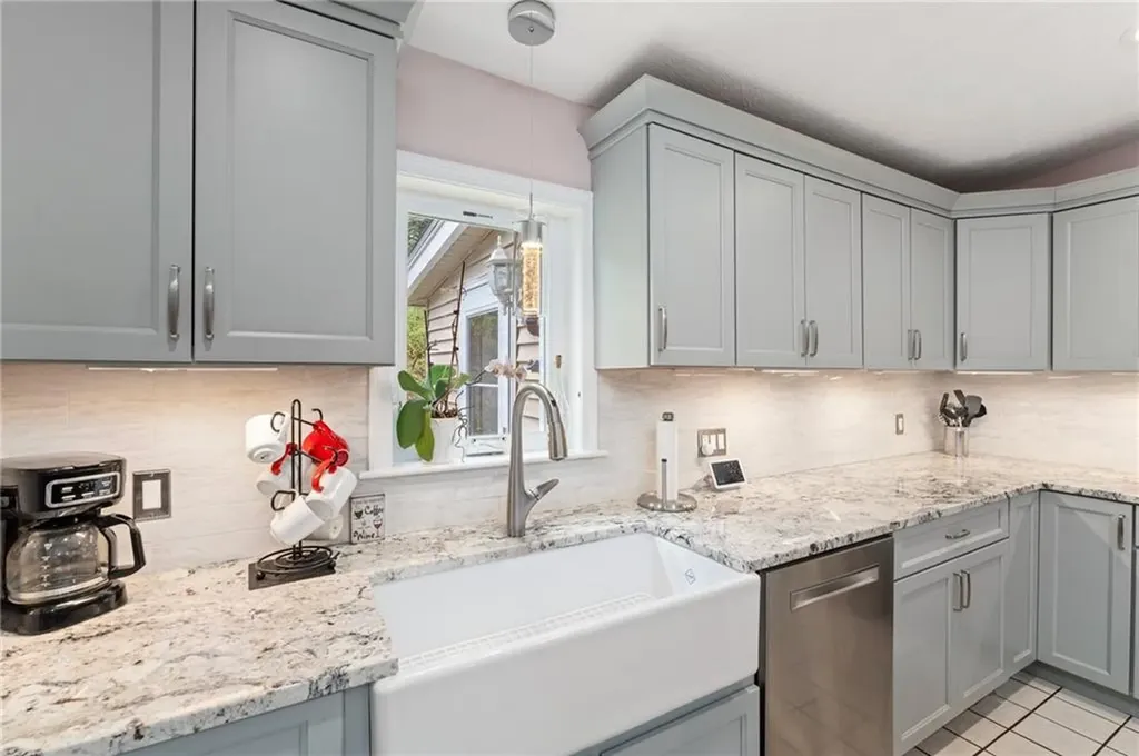 326 Simmonsville Avenue Johnston RI 02919